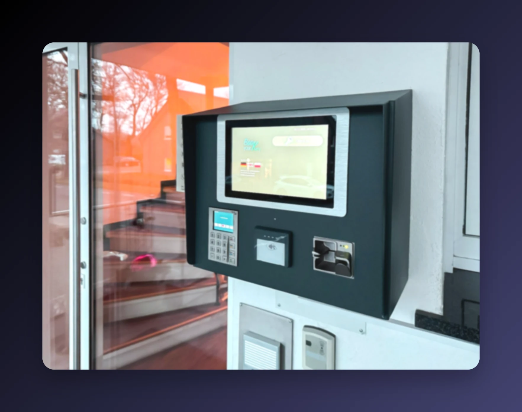 Automat check-in przy wejściu